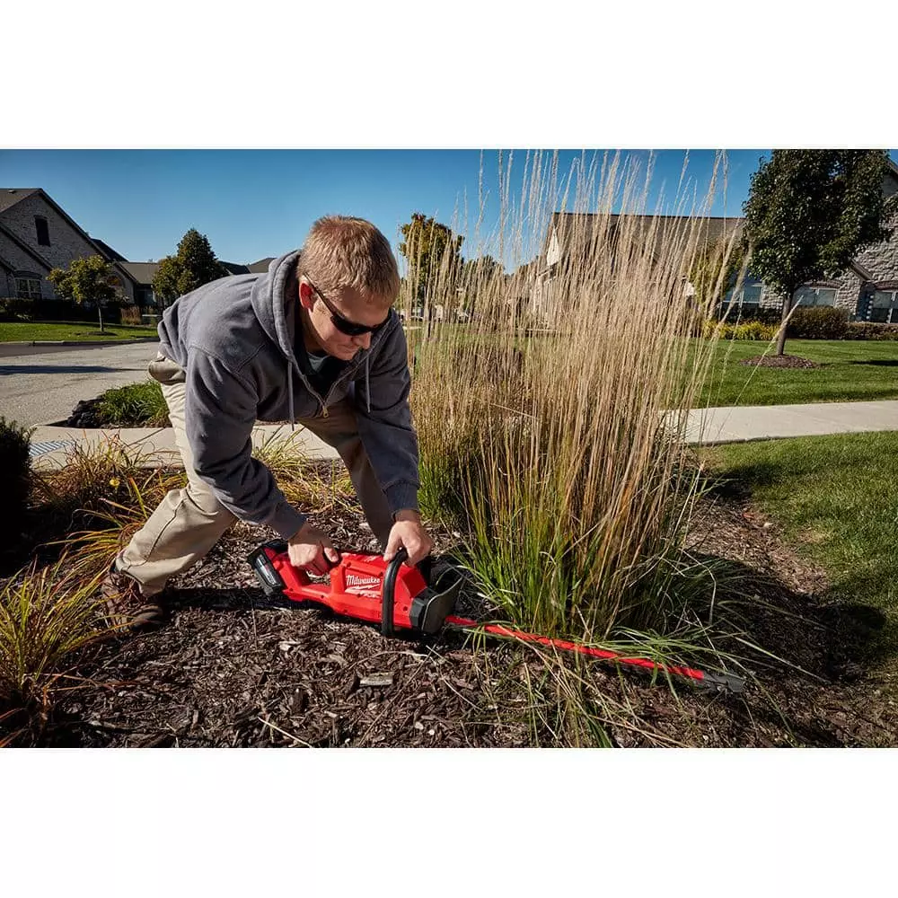 Milwaukee M18 FUEL 24 in. 18-Volt Lithium-Ion Brushless Cordless Hedge Trimmer Kit with 8.0 Ah Battery and Rapid Charger - Image 13