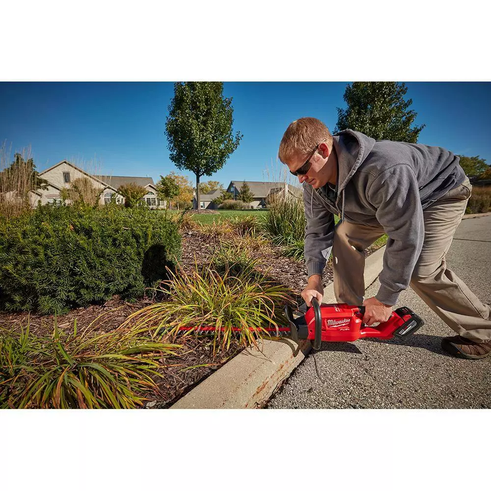 Milwaukee M18 FUEL 10 in. 18V Lithium-Ion Brushless Electric Cordless Pole Saw & M18 FUEL 24 in. Hedge Trimmer Combo Kit (2-Tool) - Image 13
